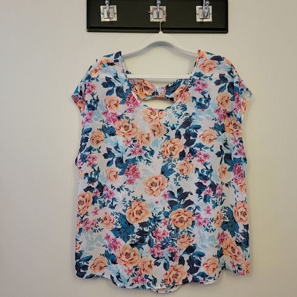 Torrid Bow Back Floral Blouse - Picture 3 of 6